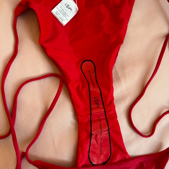 Urban Outfitters VDM The Label Marley Ruby Reversible Bikini TOP + BOTTOM - Picture 6 of 6